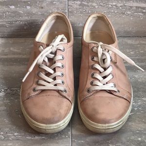 Ecco women’s soft 7 leather sneaker in dusty pink color, gently used